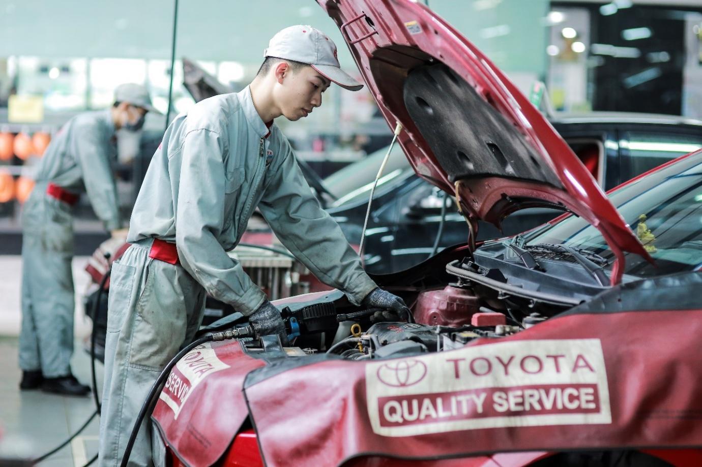 Quy trình thay dầu chuẩn chất lượng Toyota