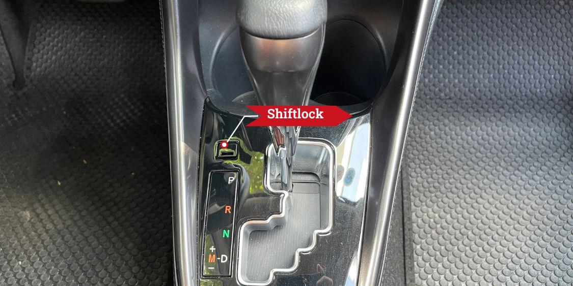 Nút Shift Lock trên xe Toyota Vios 2024