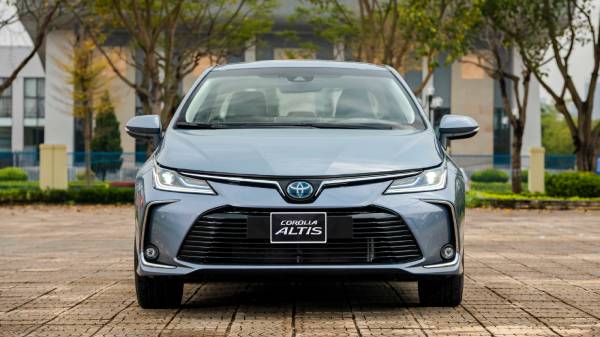 Toyota Corolla Altis 2022 có phần đầu xe được tinh chỉnh hút mắt