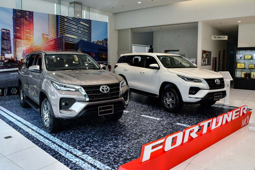 toyota-fortuner-3 (Copy).jpg