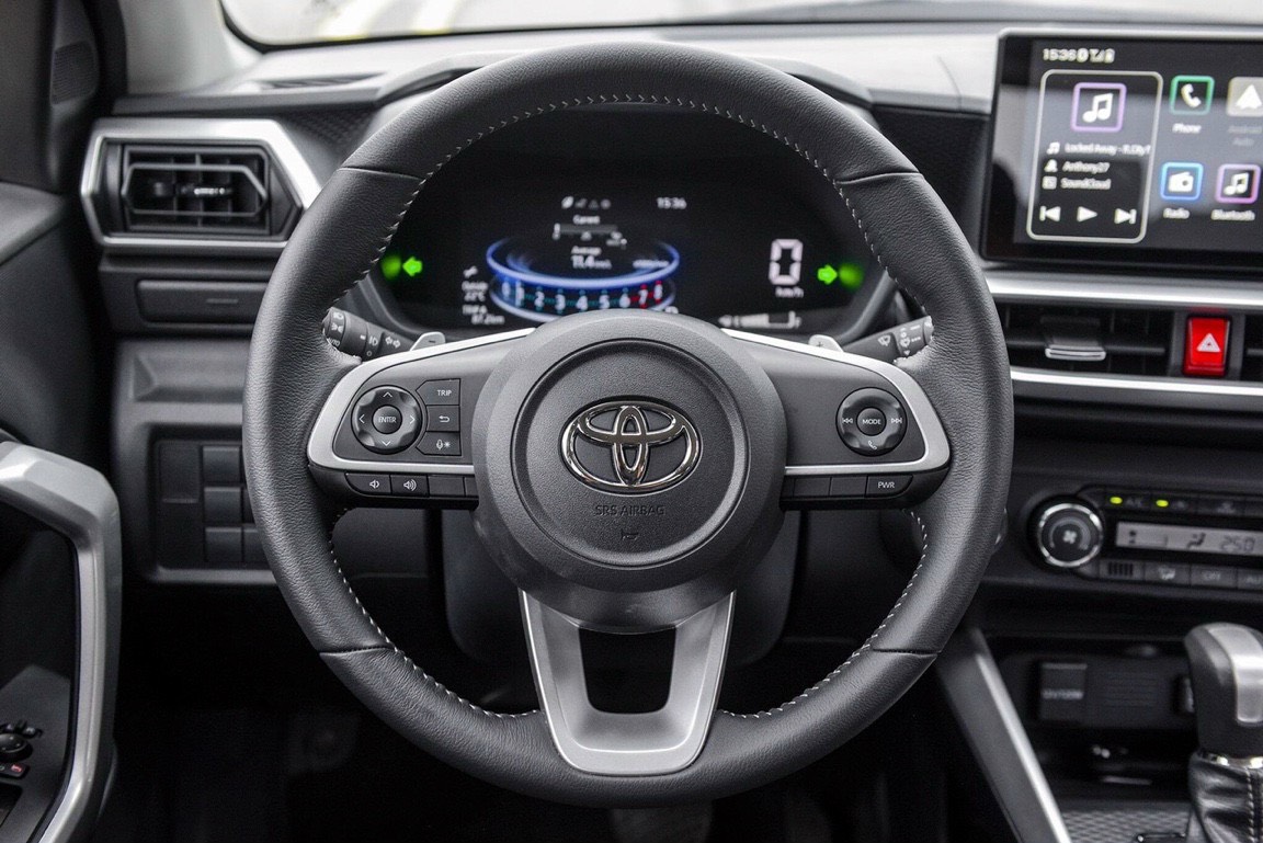 Toyota Raize còn được trang bị 2 lẫy chuyển số phía sau vô lăng