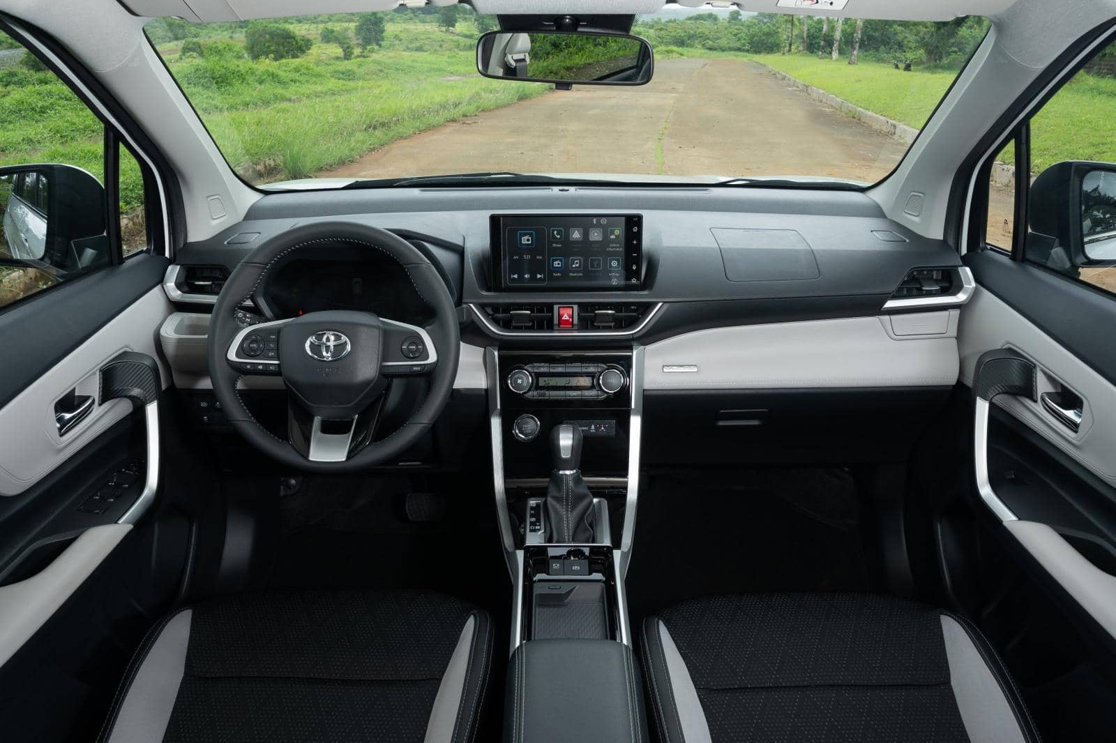 Nội thất tiện nghi của Toyota Veloz.jpg